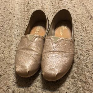 Gold glitter toms
